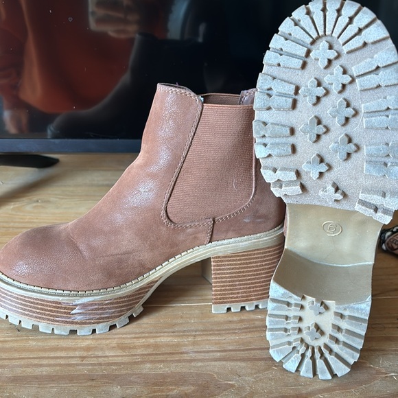 MIA Chelsea Boot - Picture 4 of 4